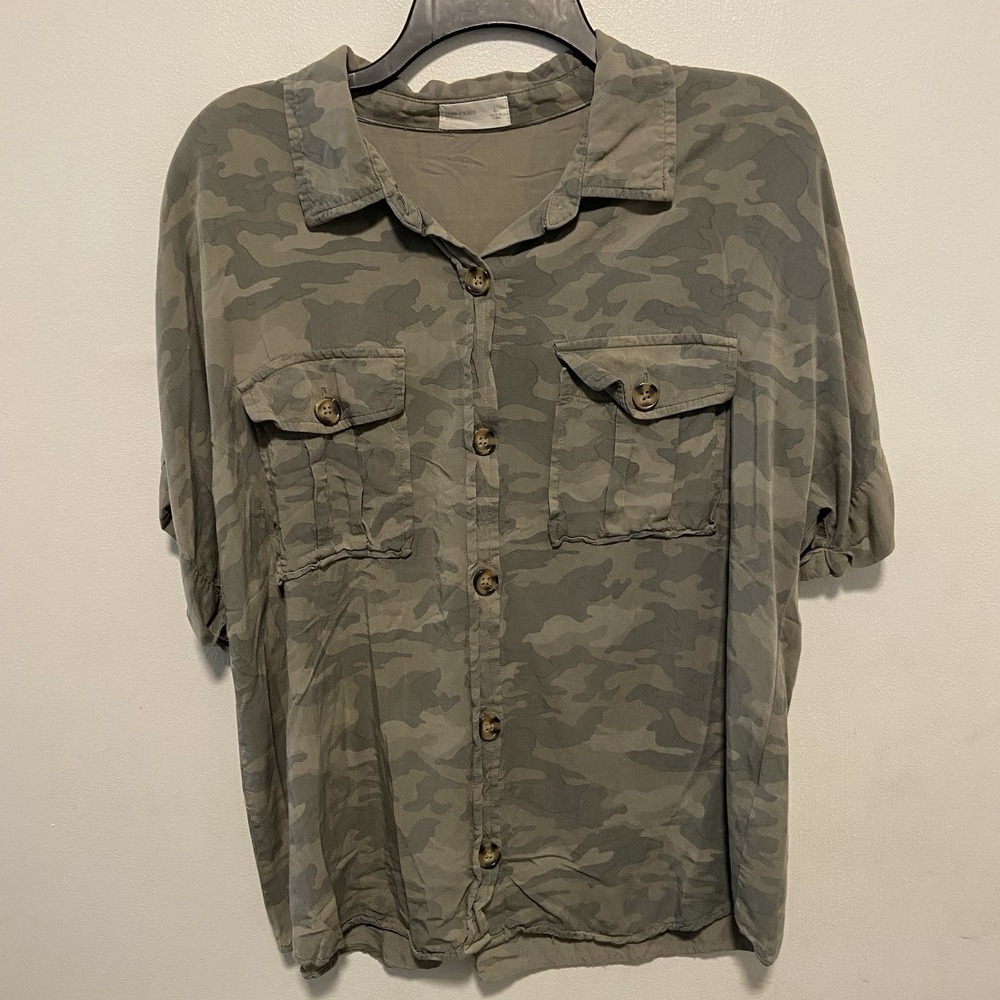 Maurices Women's Blouse Size Large Camo Utility Button Down Gorpcore